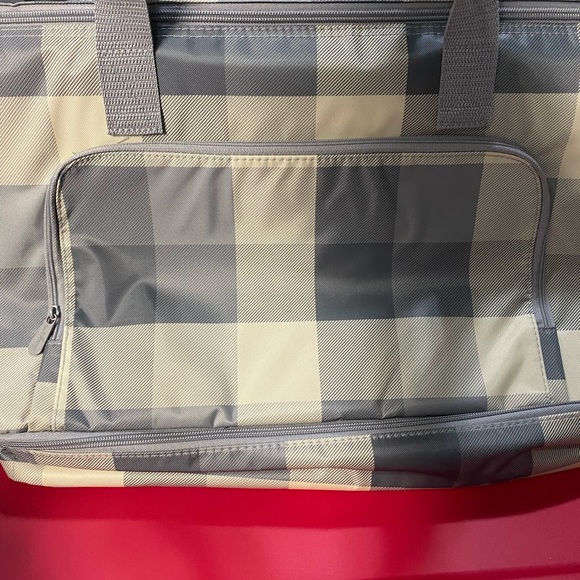 NWT THIRTY ONE BAKE AND TAKE PARTY COOLER - Picture 2 of 3